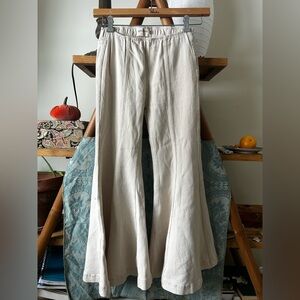 Umgee pull-on kick flare cream colored jeans with contoured seams, like new